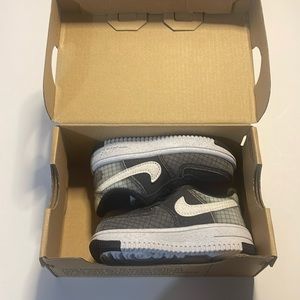 Toddler Nike force 1 crater shoes black/white size 5c new in box never worn